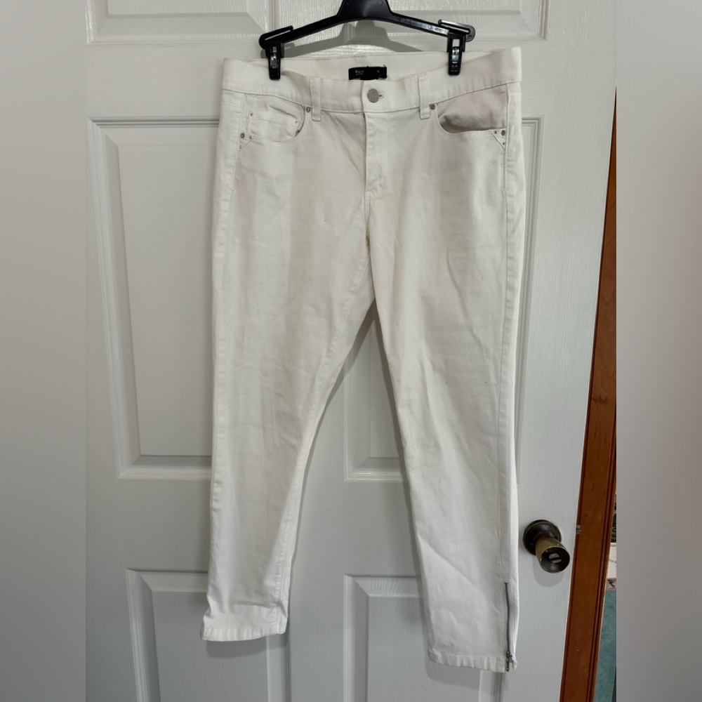 Like new White House black market skim crop pants